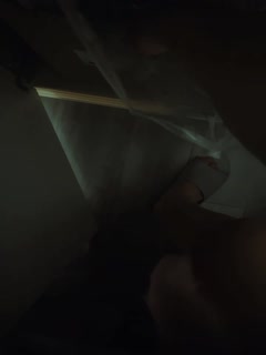 Dụ vào khách sạn, gái xinh 18+ bị lộ đôi chân thon dài và cặp mông xinh