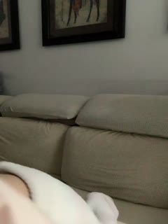 Thiếu thốn tình cảm, Shiori Kamisaki lên sóng tâm sự đêm khuya và cái kết